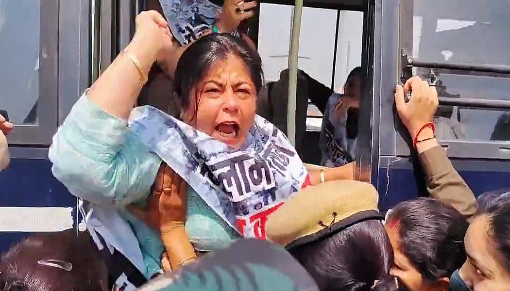 वीडियो: चीन के विदेश मंत्री के खिलाफ दिल्ली में नेट्टा डिसूजा की अध्यक्षता में महिला कांग्रेस का प्रदर्शन     