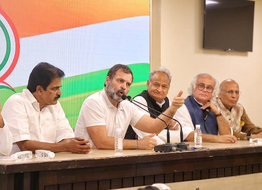 राहुल गांधी पर कार्रवाई के खिलाफ आक्रामक हुई कांग्रेस, काले कपड़े पहन संसद में विरोध करेंगे सभी सांसद