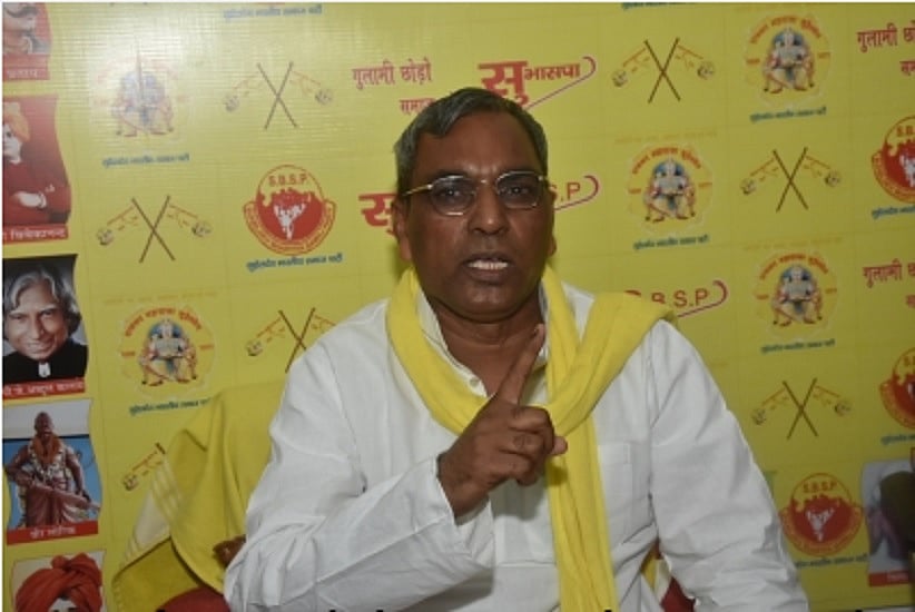 अखिलेश से गठबंधन तोड़ अपने ही बनाए जाल में फंसे राजभर, बीजेपी नहीं दे रही भाव, पार्टी नेता भी छोड़ रहे साथ