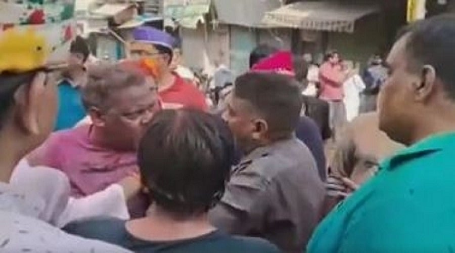 अलीगढ़ में होली के जश्न के बीच दो गुट आपस में भिड़े, BJP महानगर उपाध्यक्ष घायल, पुलिस के सामने हुई मारपीट