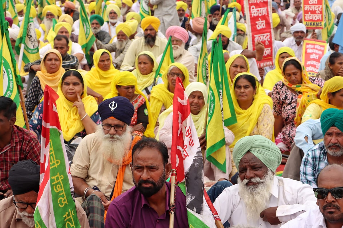  किसान अपनी मांगों को लेकर 3 साल बाद दिल्ली के रामलीला मैदान में फिर जुटे हैं। 