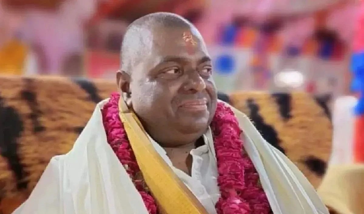 यूपी: 'रोक सकता हूं रूस-यूक्रेन युद्ध, मिटा सकता हूं नेताओं की याददाश्त', करौली बाबा ने किया गजब का दावा!