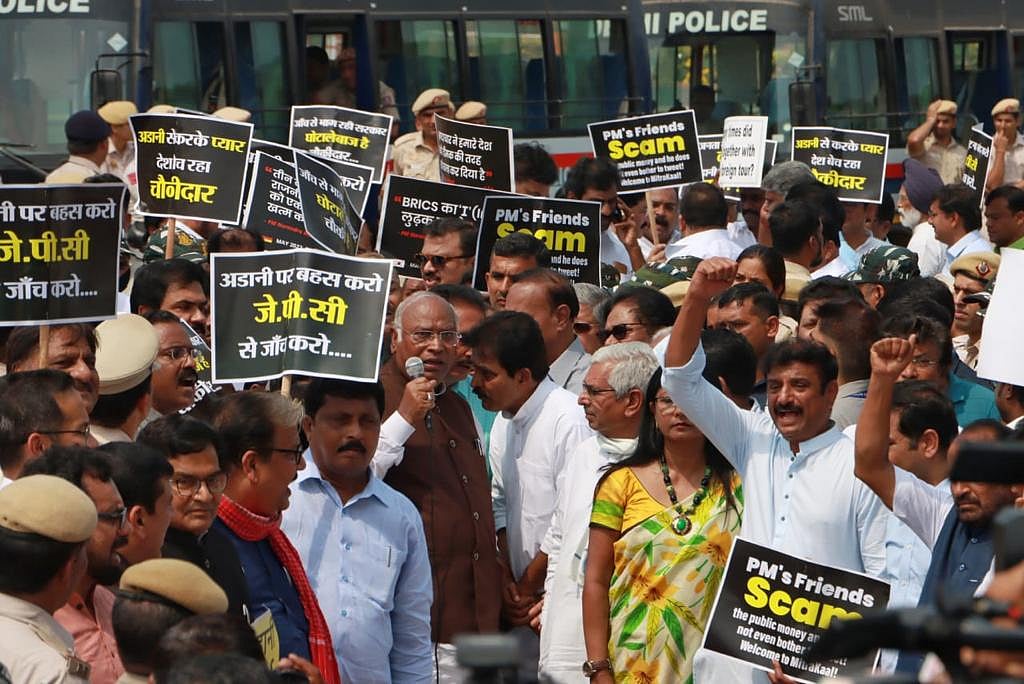 अडानी मुद्दे पर विपक्ष का संसद से सड़क तक संग्राम, ED दफ्तर तक मार्च को पुलिस ने रोका, देखें तस्वीरें