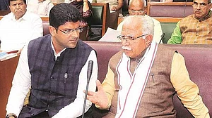 हरियाणा में सत्ताधारी दलों की जंग हुई रोचक, JJP ने BJP के दिग्गज बीरेंद्र सिंह को दी सीधे फरियाने की चुनौती