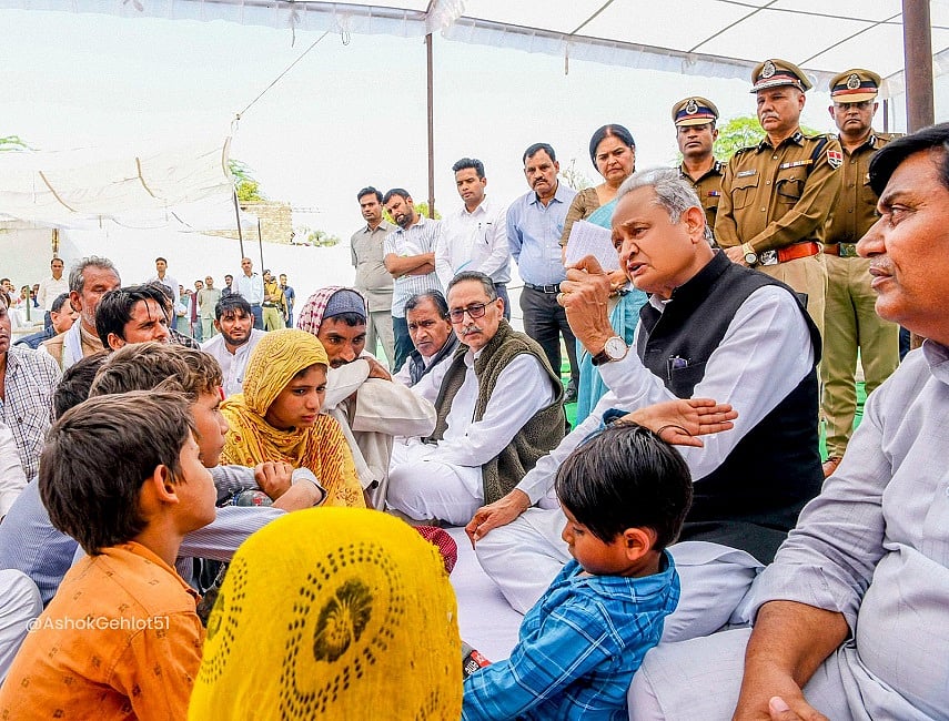 अशोक गहलोत ने नासिर-जुनैद के परिवार से की मुलाकात, बच्चों के आंसू पोंछे, आर्थिक सहायता का किया ऐलान