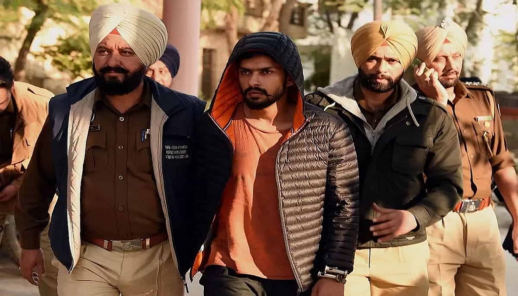 गैंगस्टर लॉरेंस बिश्नोई के जेल से हुए इंटरव्यू मामले में पंजाब सरकार का एक्शन, 2 DSP समेत 7 पुलिसकर्मी सस्पेंड