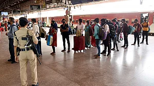 शर्मनाक! पटना जंक्शन पर अचानक चलने लगी पॉर्न वीडियो, मचा हड़कंप, RPF ने दर्ज किया केस