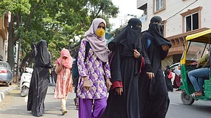 हिजाब मामले पर सुप्रीम कोर्ट ने तुरंत सुनवाई से किया इनकार, जानें क्या कहा?