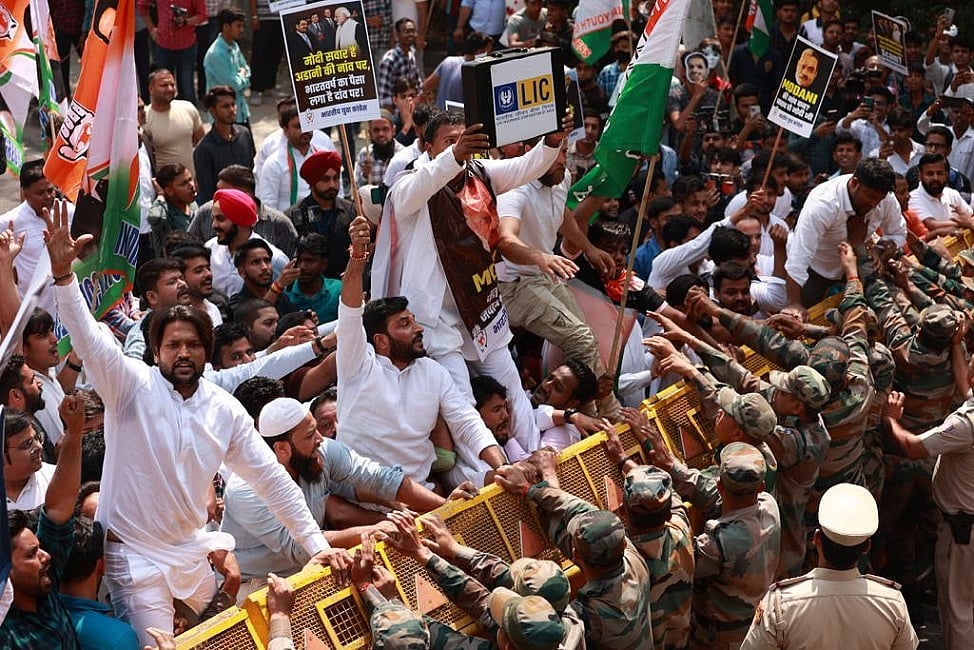दिल्लीः यूथ कांग्रेस ने मोदी सरकार के खिलाफ राजभवन का किया घेराव, कहा- अडानी पर जवाब तो देना ही होगा