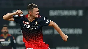 IPL 2023: ऑस्ट्रेलियाई खिलाड़ियों ने बढ़ाई RCB की पेरशानी, हेजलवुड और मैक्सवेल के खेलने पर संदेह