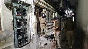 मेरठ में होली का चंदा मांगने पर दो समुदायों के बीच बवाल, छावनी में तब्दील हुआ इलाका, सहारनपुर में भी खूनी संघर्ष