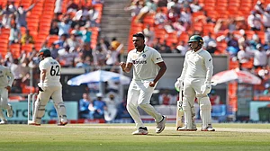 IND vs AUS 4th Test: पहला सेशन खत्म, क्रीज पर स्मिथ-ख्वाजा मौजूद, लंच तक ऑस्ट्रेलिया का स्कोर- 75/2