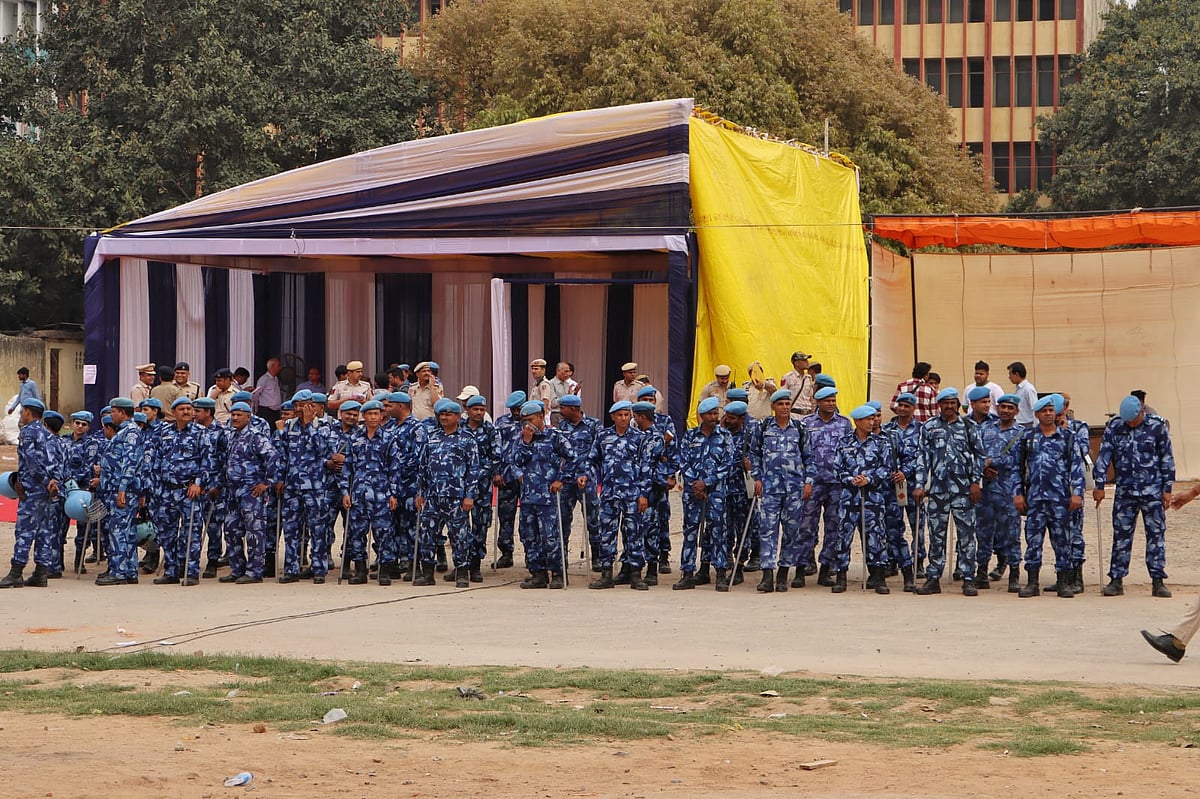 दिल्ली पुलिस ने किसानों के प्रदर्शन को देखते हुए सुरक्षा के व्यापक इंतजाम किए हैं।