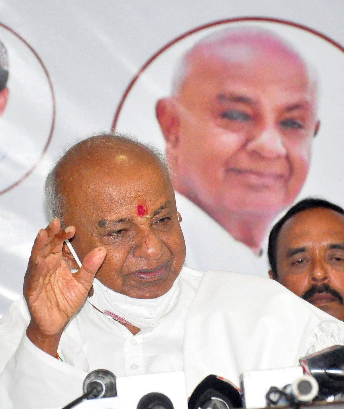 Karnataka Election 2023: JD(S) में पारिवारिक कलह खत्म होने के नहीं आसार, टिकट के लिए परिवार में आर-पार!