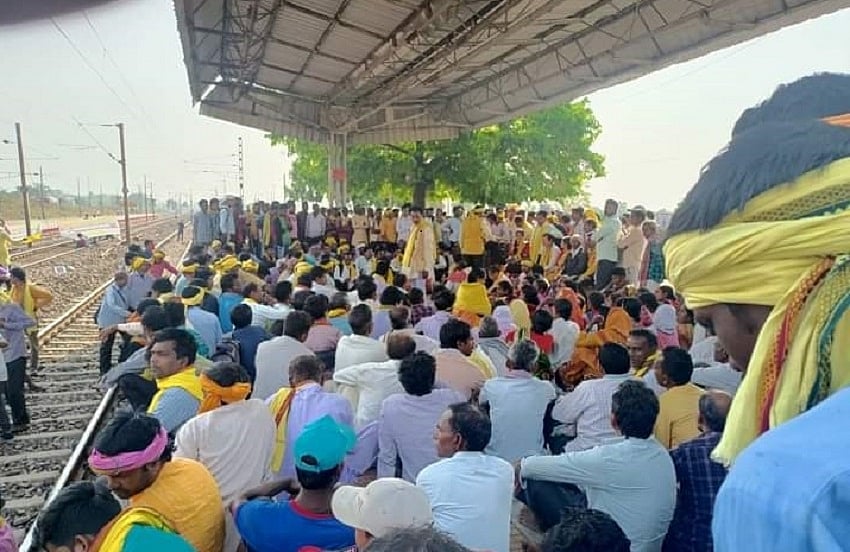 पश्चिम बंगालः कुड़मी आंदोलन की वजह से तीसरे दिन भी चक्का जाम, हावड़ा-मुंबई रूट पर 225 से ज्यादा ट्रेन रद्द
