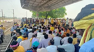 पश्चिम बंगालः कुड़मी आंदोलन की वजह से तीसरे दिन भी चक्का जाम, हावड़ा-मुंबई रूट पर 225 से ज्यादा ट्रेन रद्द