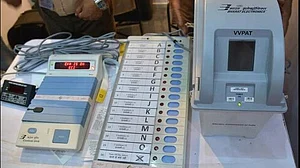 VVPAT पर्चियों की गिनती की मांग वाली याचिका पर SC ने केंद्र और ECI से मांगा जवाब, जयराम बोले- यह काफ़ी महत्वपूर्ण कदम