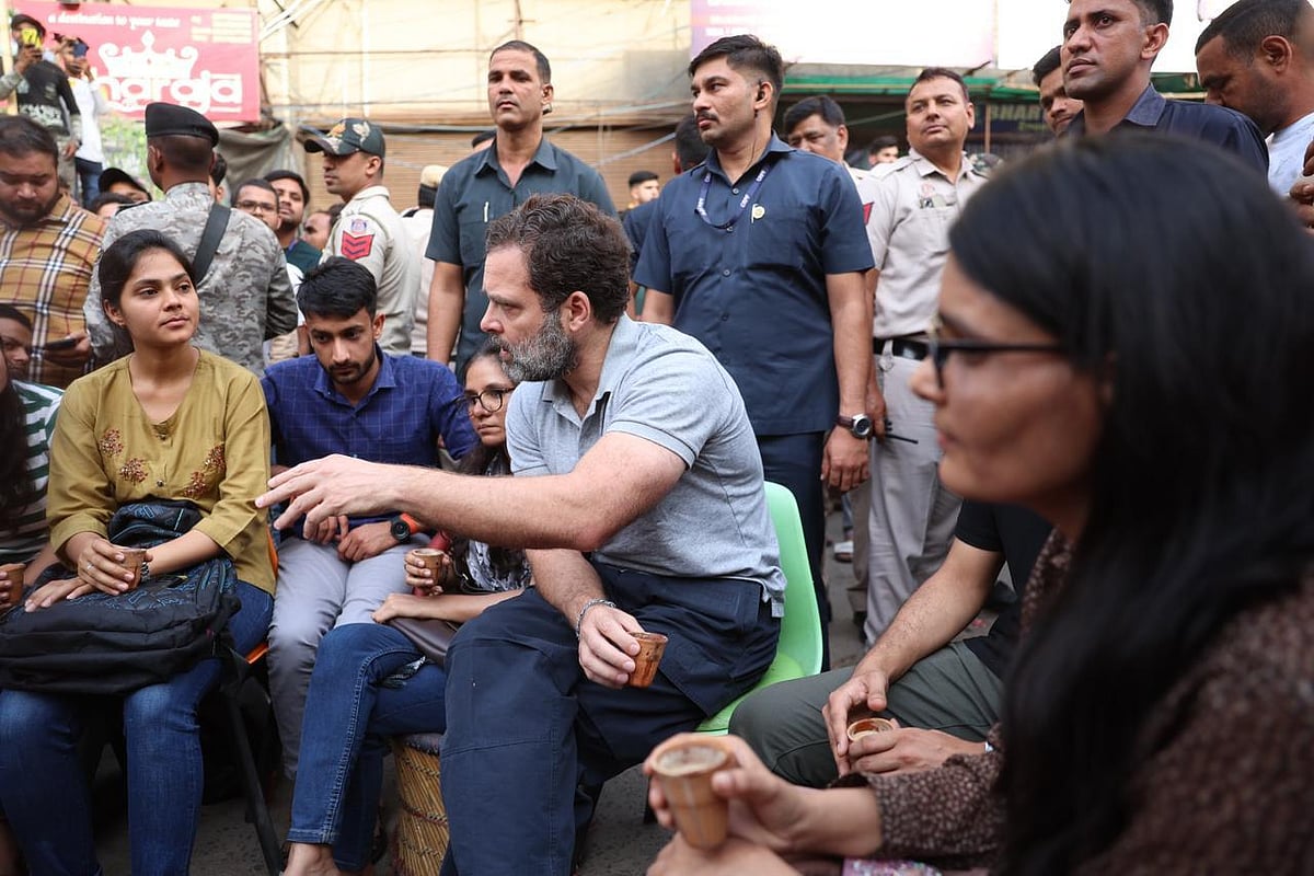 राहुल गांधी दिल्ली के मुखर्जी नगर पहुंचे, चाय की चुस्कियों और मुस्कुराहटों के बीच UPSC छात्रों से पूछा: कैसी तैयारी चल रही है!