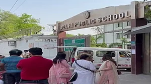 दिल्ली पब्लिक स्कूल को बम से उड़ाने की मिली धमकी, मचा हड़कंप! जांच में जुटी पुलिस