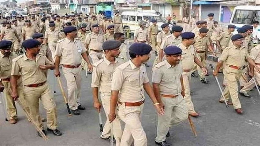 बिहार में शराब माफिया ने पुलिस और उत्पाद अधिकारियों को बनाया बंदी, 14 आरोपी गिरफ्तार