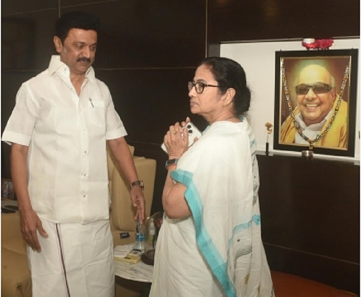 विपक्ष शासित राज्यों में राज्यपालों की भूमिका पर उठने लगे सवाल, ममता ने स्टालिन से की बात