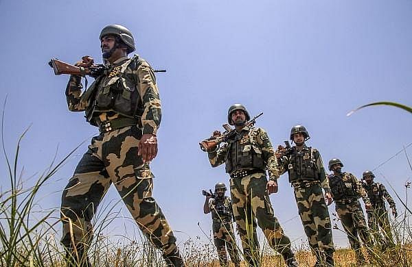 गुजरात के रास्ते भारत में घुसने की कोशिश कर रहा पाकिस्तानी गिरफ्तार, BSF पूछताछ में जुटी