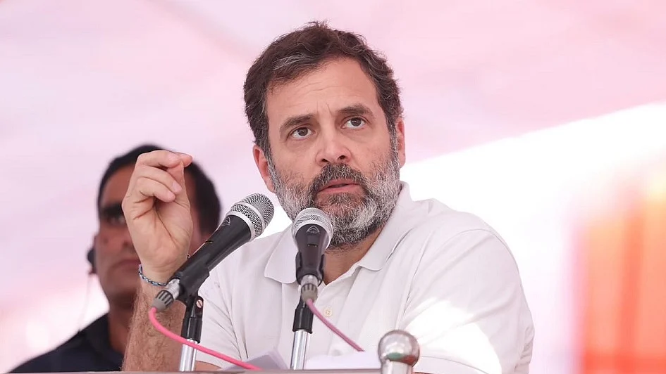 कर्नाटक में रैली को संबोधित करते हुए राहुल गांधी