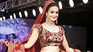अभिनेत्री अमीषा पटेल के खिलाफ रांची कोर्ट से वारंट जारी, पैसे लेकर फिल्म नहीं करने का आरोप