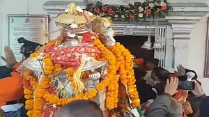 उत्तराखंड: चार धाम यात्रा की हुई शुरुआत, विधि विधान से खुले गंगोत्री-यमुनोत्री धाम के कपाट, श्रद्धालुओं का लगा तांता