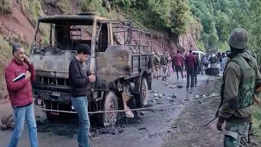 पुंछ में सेना की गाड़ी पर आतंकी हमले में 5 जवान शहीद हुए