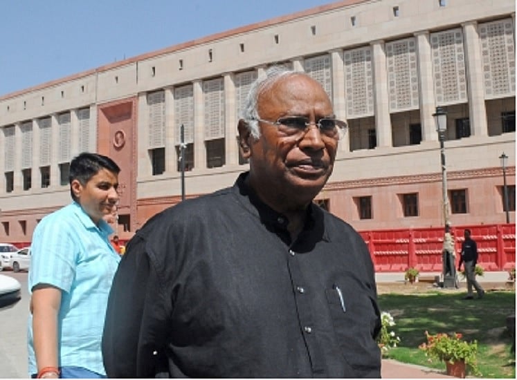 हर किसी को देशद्रोही कहना खतरनाक प्रवृत्ति, हमारे लोकतंत्र को कर देगी खत्मः खड़गे