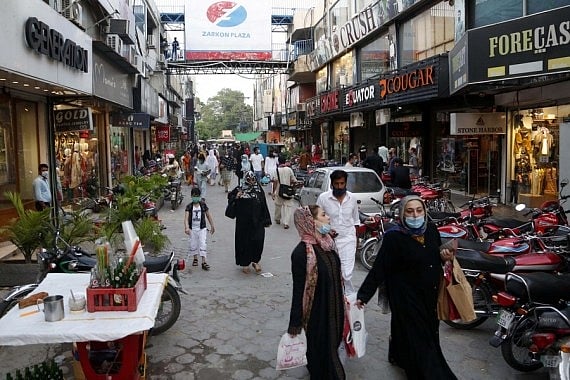 अर्थ जगत: पाक की GDP को लेकर विश्व बैंक की बड़ी भविष्यवाणी और एप्पल ने अपने ग्रैंड रिटेल स्टोर की पहली झलक दिखाई