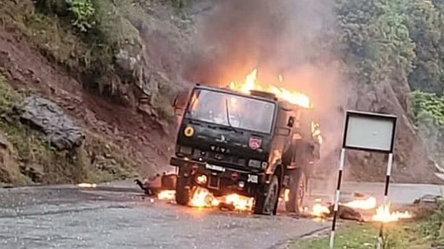 जम्मू-कश्मीर: जिस गांव के पास हुआ था जवानों पर आतंकी हमला, वहां पर नहीं मनेगी ईद, लोगों ने लिया फैसला