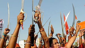 मुंह में राम, हाथ में हथियार: रामनवमी के कई दिन बाद तक आखिर सरकारें कैसे दे रही हैं शोभायात्रा की इजाजत