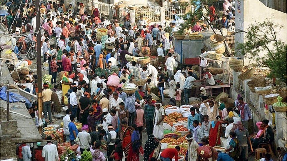 कोविड में सुपरस्प्रेडर बन सकते हैं भीड़भाड़ वाले स्थान या कार्यक्रम, BHU के अध्ययन में जताई गई चिंता