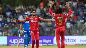 खेल: पोंटिंग ने अर्शदीप के प्रदर्शन को बताया असाधारण और विप्रज ने विराट के विकेट को बताया एक सपना सच होने जैसा