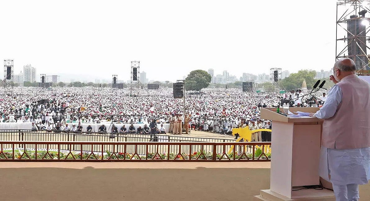 अमित शाह की सभा में 14 लोगों की मौत के बाद जागी महाराष्ट्र सरकार, दोपहर में खुली रैली-सभाओं पर प्रतिबंध लगाया