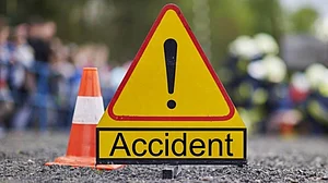 मध्य प्रदेश के खंडवा में भीषण सड़क हादसा, बोलेरो और ट्रक की टक्कर में चार लोगों की दर्दनाक मौत