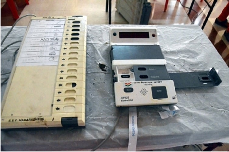 यूपी नगर निकाय चुनाव EVM से कराने पर उठे सवाल, संवैधानिक वैधता को हाईकोर्ट में दी गई चुनौती