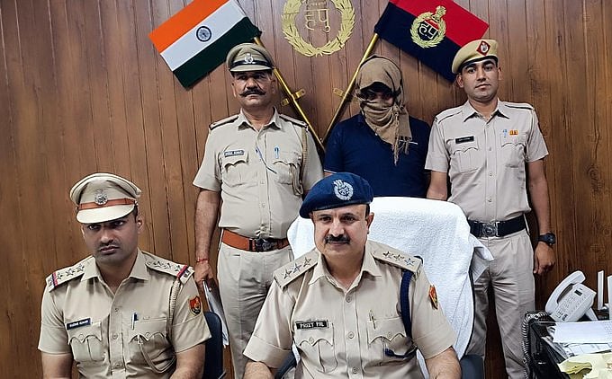 गुरुग्राम में खुद को PMO अधिकारी का रिश्तेदार बताने वाला गिरफ्तार, एसएचओ को दे रहा था धमकी