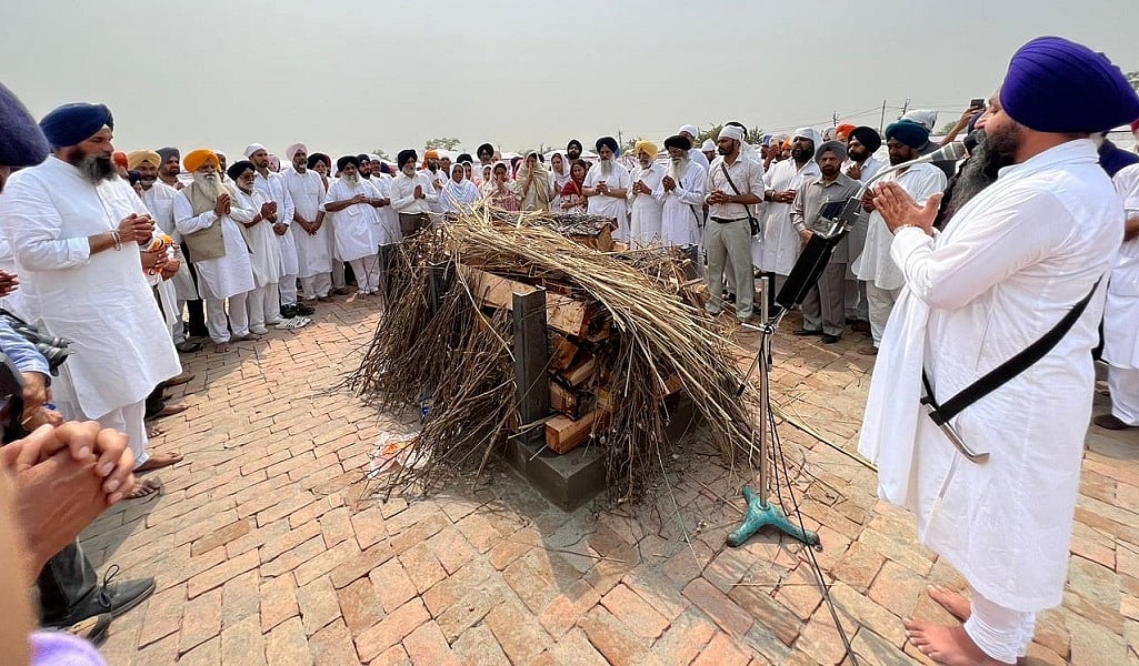 पंचतत्व में विलीन हुए प्रकाश सिंह बादल, राजकीय सम्मान के साथ बादल गांव में हुआ अंतिम संस्कार