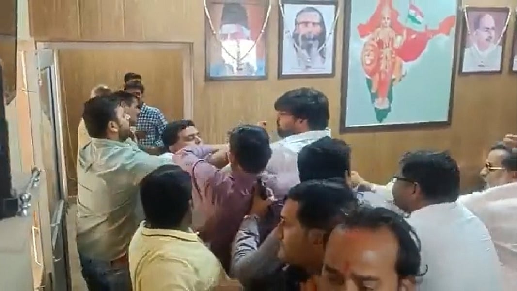 गाजियाबाद में BJP नेताओं पर यूपी निकाय चुनाव के लिए पैसे लेकर टिकट बांटने का आरोप