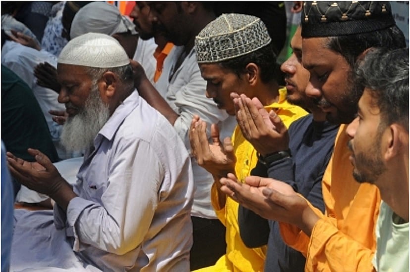 पूरे यूपी में 'अलविदा' की नमाज को लेकर सुरक्षा कड़ी, हजारों जवान तैनात, ड्रोन कैमरों से भी होगी निगरानी