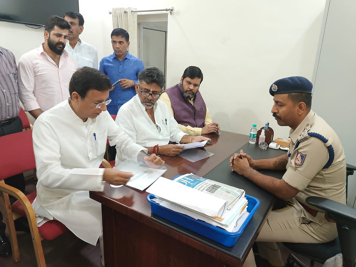 कर्नाटक चुनाव: गृहमंत्री अमित शाह के खिलाफ कांग्रेस ने दर्ज कराया FIR, कहा- भड़काऊ बयान, दुश्मनी-नफरत और शांति भंग...