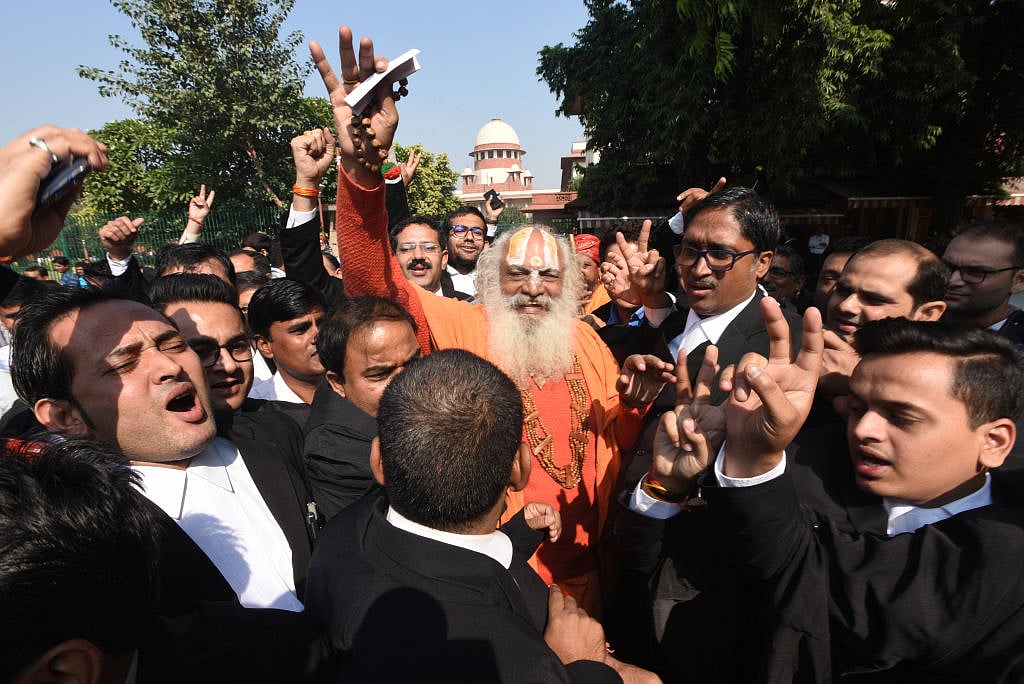 आकार पटेल का लेख: हिंदू राष्ट्र बनाने का परोक्ष मार्ग, जो न्यायपालिका से होकर गुजरेगा