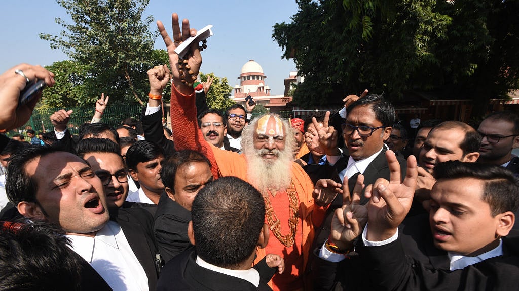 9 नवंबर 2019 को सुप्रीम कोर्ट द्वारा अयोध्या मामले में फैसले के बाद जश्न मनाता हिंदू पक्ष (फोटो - Getty Images)