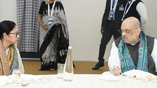 एक कार्यक्रम में गृहमंत्री अमित शाह और पश्चिम बंगाल की सीएम ममता बनर्जी। 