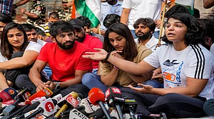 खेल: कुश्ती महासंघ अध्यक्ष के खिलाफ SC पहुंचे विनेश समेत 8 पहलवान और आयरलैंड के इस खिलाड़ी ने रचा इतिहास