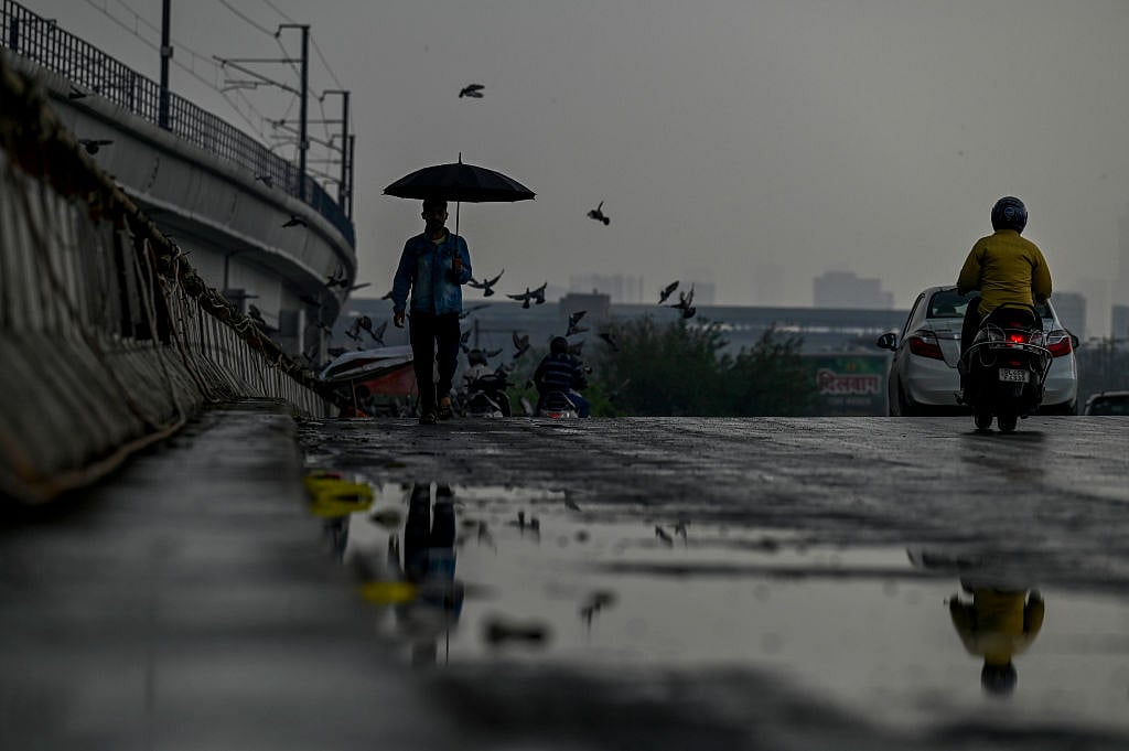 दिल्ली-NCR में सुबह-सुबह तेज बारिश, कई जगहों जलभराव, ट्रैफिक पर पड़ा असर, मौसम विभाग का अलर्ट जारी
