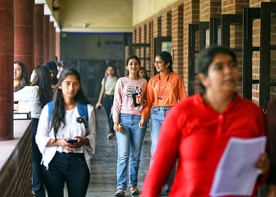 आधिकारिक नोटिस जारी कर छात्रों, कर्मचारियों से DU के कुलपति का ‘X’ अकाउंट ‘फॉलो’ करने और ‘पोस्ट’ साझा करने को कहा गया